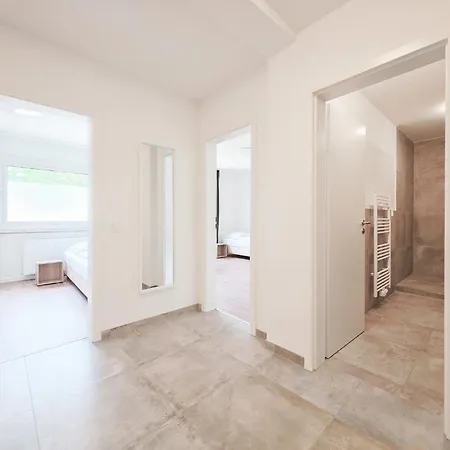 Tolstov - 3 Schlafzimmer - Balkon - 25 Min Messe Dus